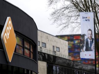 Stand.nl: 'De publieke omroep is het beschermen waard'