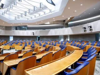 Stand.nl: 'Politici moeten zich meer met burgers bezighouden'