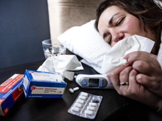 Stand.nl: 'Wie griep heeft moet thuisblijven'