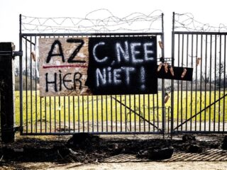 Stand.nl: 'De heftige protesten tegen AZC's zijn schandalig'