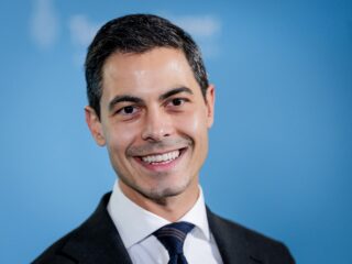 Presentatie van het coalitieakkoord live op NPO Radio 1