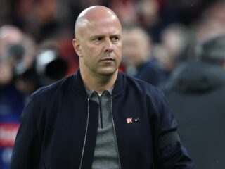 Arne Slot na tegenvallend seizoen ontslagen bij Liverpool: 'Niet des Liverpool'