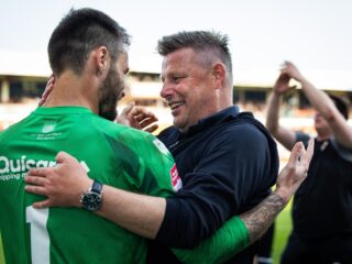 Promotie Willem II zorgt voor blijdschap bij trainer John Stegeman: ‘Geweldig voor de stad en de supporters’