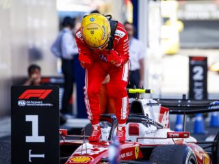 Hamilton boekt eerste Grand Prix-zege sinds anderhalf jaar: 'Ineens is hij er weer'