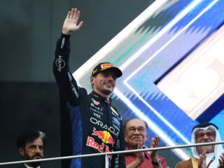 Verstappen boekt eerste seizoenszege en wint de Grand Prix van Maleisiƫ: 'Hij hoefde het alleen nog maar af te maken'