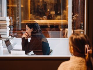 Opgesloten in een museum maakte deze schrijfster haar boek af