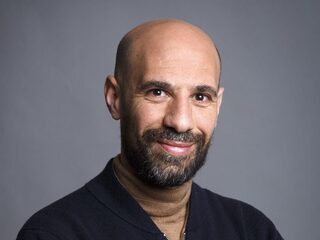 Abdelkader Benali toont ons Marokkaanse moderne kunst: 'Dat verdient het Nederlandse publiek'