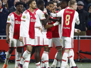 Ajax herstelt zich in tweede helft tegen RKC