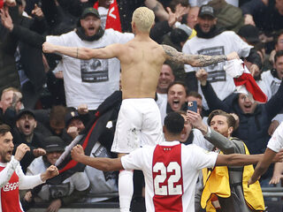 Ajax toont veerkracht, wint levendige klassieker na achterstand