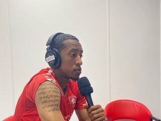 FC Twente-speler Joshua Brenet: 'Ik bid ook voor de tegenstander'