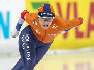 Schouten kroont zich na olympische goudkoorts ook tot wereldkampioene allround