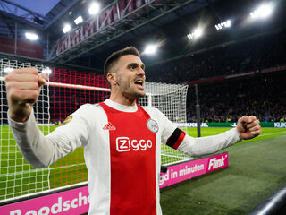 Tadic voorkomt met late strafschop uitglijder Ajax tegen verrassend RKC