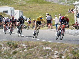 Herbeleef de Tour van 2022: Nederlandse sprintsucces, 'keizer' Van Aert en Vingegaard vs. Pogacar
