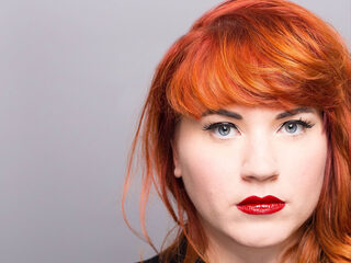 Ari Deelder, de dochter van dichter Jules Deelder: 'Jules wilde niet echt een biografie'