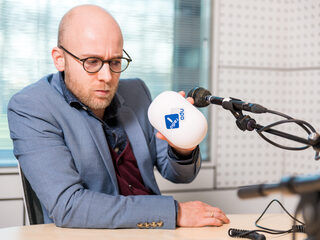 Diederik Smit stopt als satirisch verslaggever, hier wat hoogtepunten uit z'n oeuvre