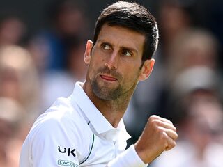 Djokovic evenaart Nadal en Federer met Wimbledon-overwinning
