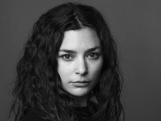 De vroeger verlegen actrice Charlie Chan Dagelet beleeft haar doorbraak