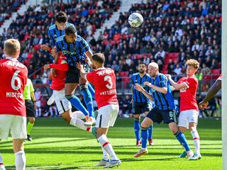 Late gelijkmaker brengt Ajax stapje dichter bij landstitel