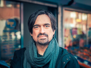 'Pas in het hospice konden wij zeggen 'ik hou van je'. Theaterregisseur Eric de Vroedt over zijn moeder