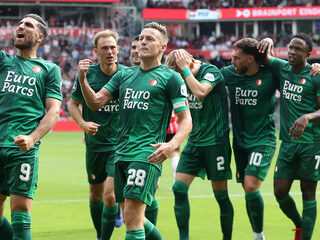 Feyenoord dodelijk effectief tegen PSV (0-4), wisselbeleid Schmidt opnieuw ter discussie