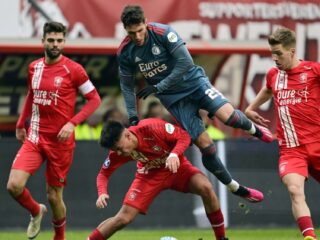 FC Twente en Feyenoord in evenwicht in bij vlagen verhitte wedstrijd