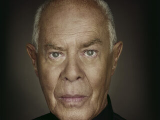 Icoon van de dans Hans van Manen wordt 90 jaar. 'Blijf nieuwsgierig'