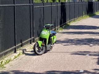 Baas deelscooterbedrijf GO Sharing belooft beterschap met wildparkeerders