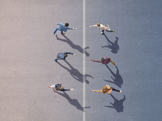 Waarom het niet erg is als je collega's weten wat je verdient