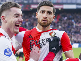 Jahanbakhsh helpt Feyenoord in extra tijd aan gelijkspel tegen tiental PSV