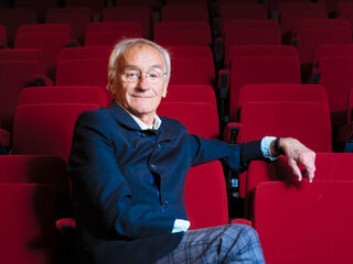 Karel de Rooij, Mini van Mini & Maxi, staat op zijn 75e nog altijd in het theater