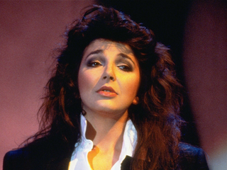 'Running up that Hill' van Kate Bush bestormt hitlijsten opnieuw