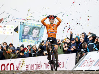 Lars van der Haar behaalt Europese titel veldrijden in Drenthe