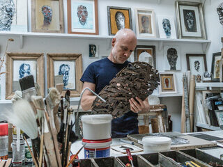 Bekend modeontwerper Mart Visser is ook veelzijdig beeldend kunstenaar