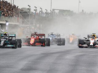 Verstappen deelt tikje uit aan Hamilton in Turkije, Bottas wint