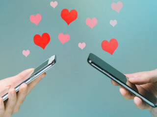 Wat tien jaar Tinder met ons liefdesleven deed