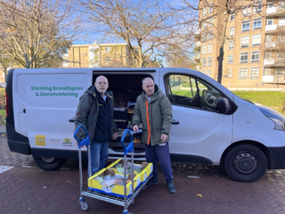 Kleding, eten, maar ook vriendschap: in de Haagse wijk Escamp helpen bewoners elkaar