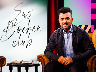 Özcan Akyol viert de liefde voor het lezen in de podcast Eus' Boekenclub