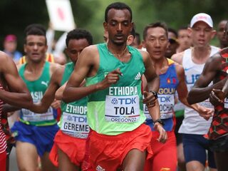 Nageeye kan huzarenstukje in Tokio niet herhalen op WK, Tola wint