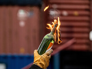 Journalist Willem Groeneveld kreeg molotovcocktails door zijn raam: 'We moeten nepnieuws aanpakken'