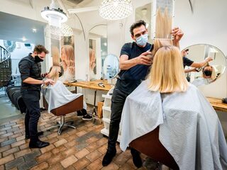 Kappers met handen in het haar: '30 procent staat op omvallen'
