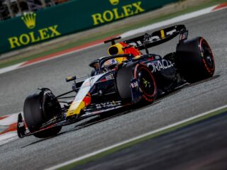 Max Verstappen gaat door met winnen, voor de eerste keer in Bahrein