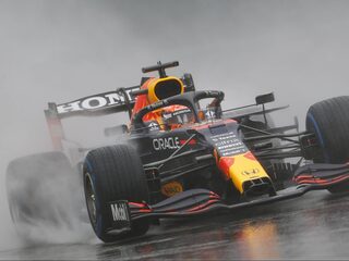 GP van België beperkt tot drie ronden achter safetycar, Verstappen wint