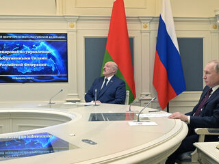 Podcast De Dag: Hoe Belarus Rusland helpt en dwarsboomt