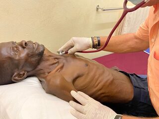 Podcast De Dag: hoe corona de aidsepidemie ondersneeuwde