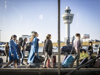 Schiphol mag deze zomer vluchten niet zomaar annuleren