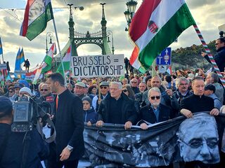 Orbáns wankele kaartenhuis