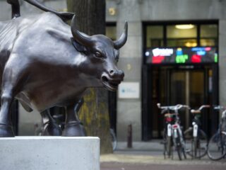 Oud-voorzitter enquêtecommissie: 'Tweede Kamer heeft aanbevelingen bankencrisis laten lopen'