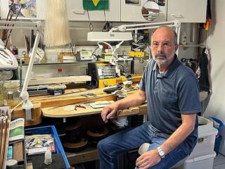 Hout voor strijkstokken krijgt bedreigde status en dat is funest voor de industrie, vertelt maker Jean Desmet