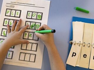 Meertalige opvoeding geeft kinderen geen taalachterstand: 'Ze hebben op school een kleine voorsprong'