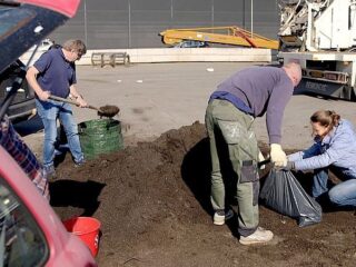 Giftige stoffen gevonden in compost dat gratis werd uitgedeeld, blijk uit onderzoek EenVandaag